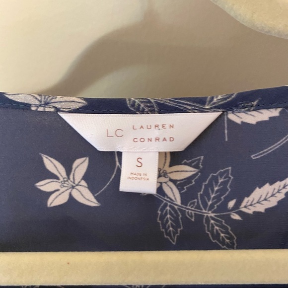 ❌ [SOLD] Lauren Conrad | Floral Peasant 3/4 Sleeve Blouse | Blue - Picture 4 of 8